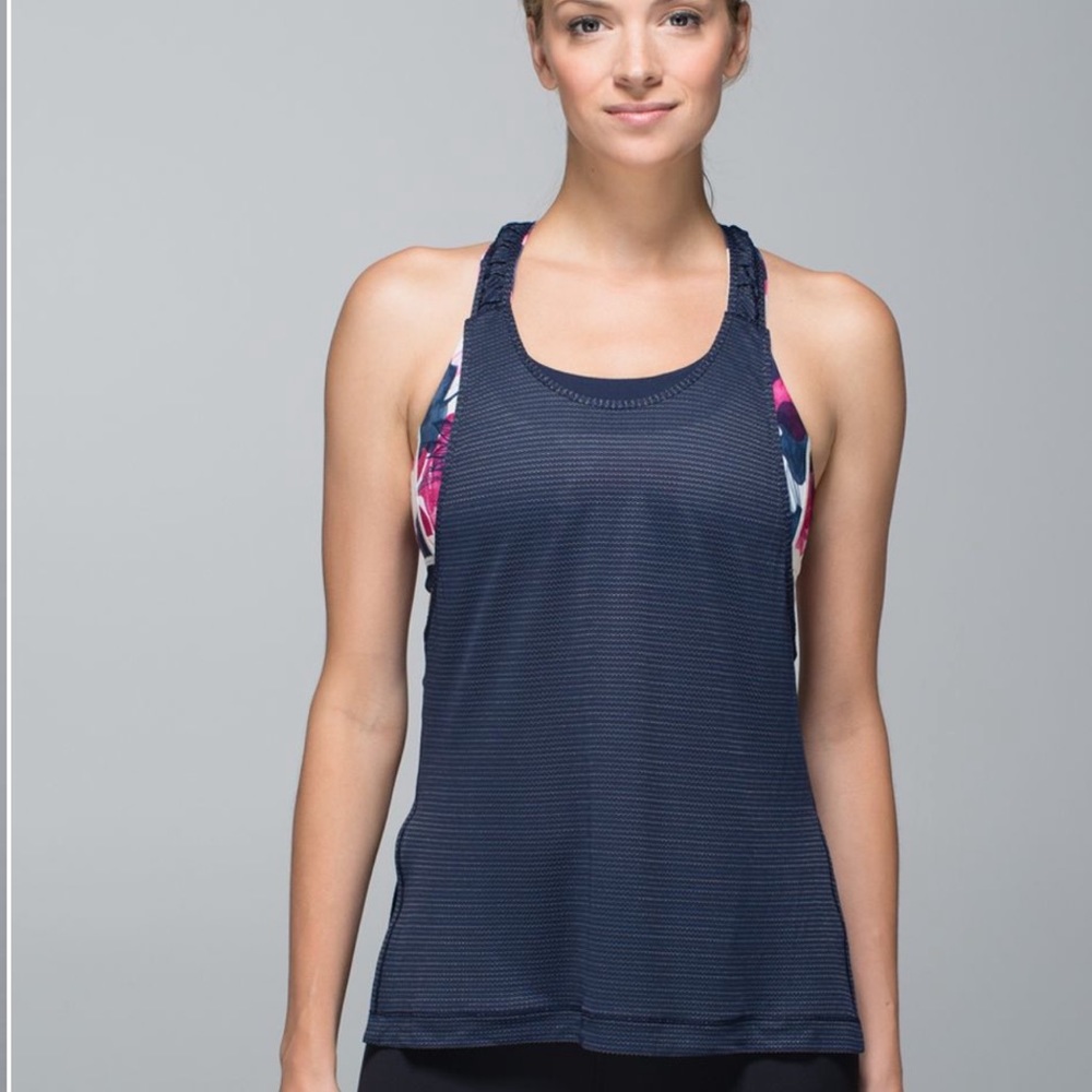 ๐ Lululemon Stash It Tank! - Picture 2 of 16